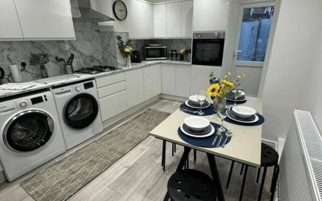 Modern 5-bed House in London Close Excel - Big Ben