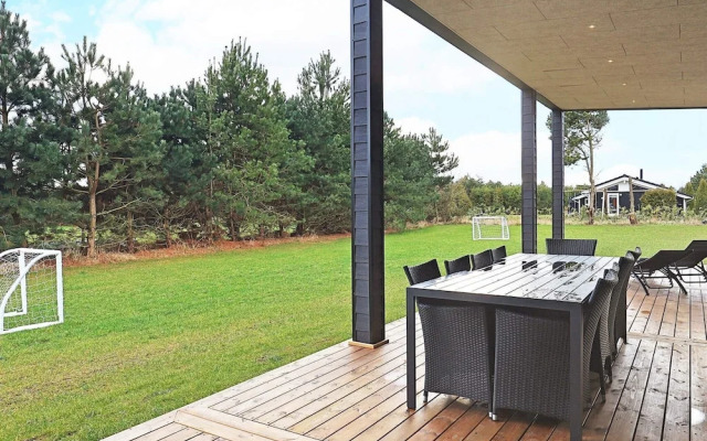 9 Person Holiday Home in Vaeggerlose