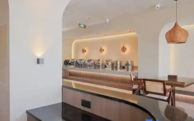 Yizhai Homestay (Luxun Former Residence Jindi Yintai City)