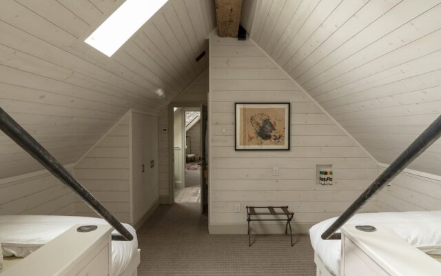 Eleven Scarp Ridge Lodge