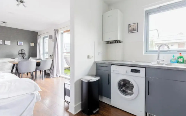 Bright 2 Bedroom Flat in Lambeth With Balcony