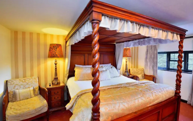 The Roundabout Hotel
