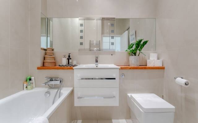 Well-Appointed 2 Bedroom East London Flat