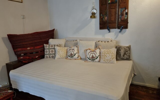 "skopelos- Iris - Your Traditional Home"