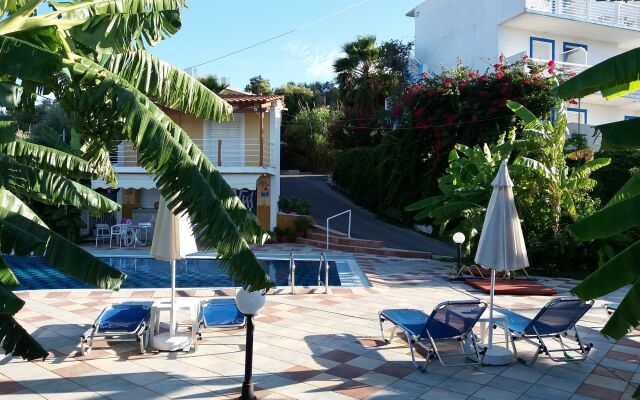 Yanna Studios & Apartments