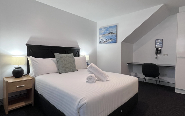 Crown on Darby – Guest Rooms – Cooks Hill