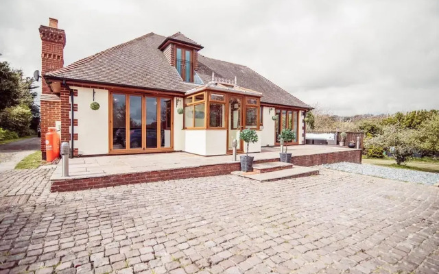 Threeways Retreat With Heated Swimming Pool