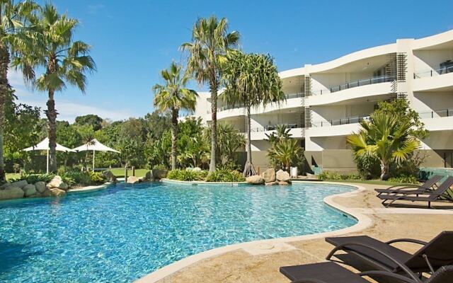Cotton Beach Apartment 35 - Pool Views