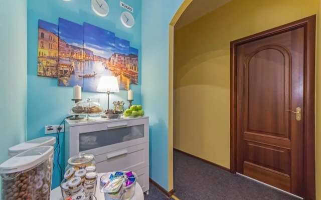 Anichkov Bridge Living Quarters