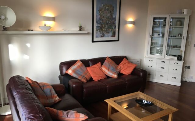 Modern 2 Bedroom Apartment City Centre