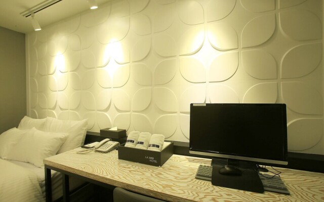 Suwon City Hall Station La Mer