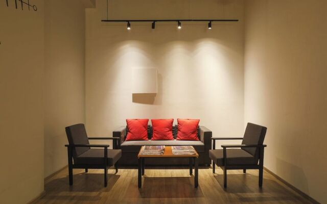 OYO Townhouse 021 Bombay Exhibition Centre