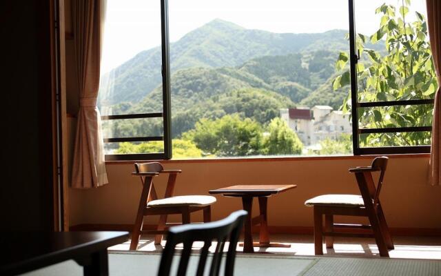 Hotel Hoho "A hotel overlooking the Echigo Plain and the Yahiko mountain range"