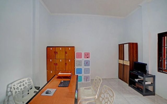 OYO 90503 Madina Residence Syariah