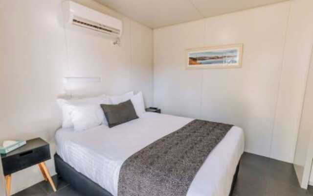 Discovery Resorts- Lake Argyle