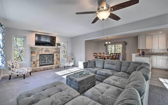 Walk to Beach: Family-friendly Arrowhead Lake Home