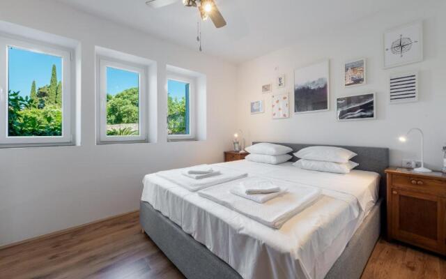 Apartment Near Old Town, FREE Parking & Huge Garden