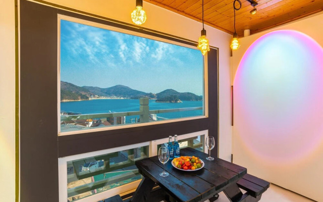 Geoje Flora Pension