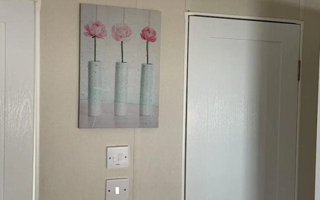 Impeccable 4-bed Caravan in Clacton-on-sea