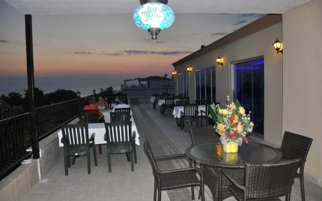 Beachway Hotel Side