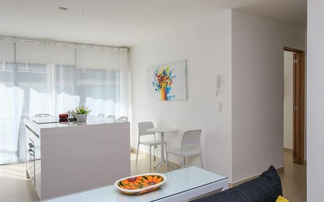 IT Luxury Condo by Tripintravel