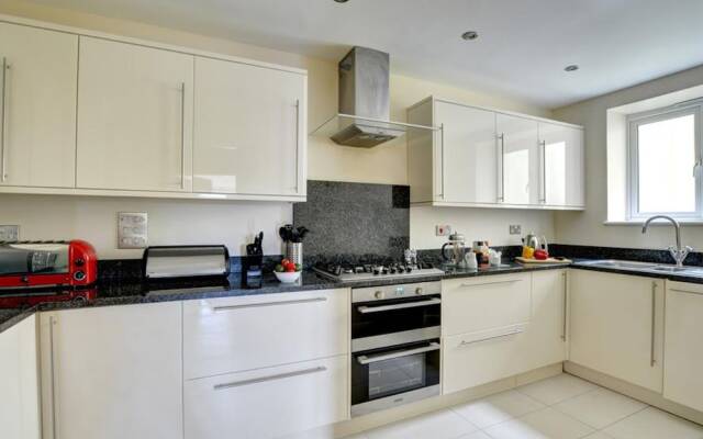 Idyllic Holiday Home in Saint Columb With Terrace