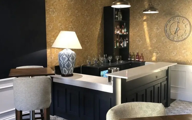 The Arbour Hotel
