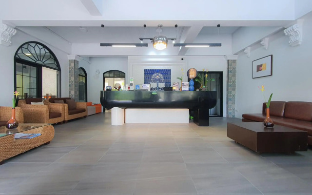 Daddy Dream Hotel and Residence