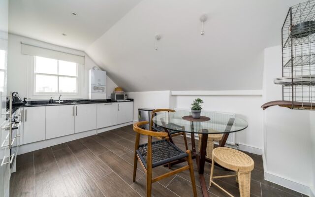 NEW Bohemian 2 Bedroom Victorian Flat in Dalston