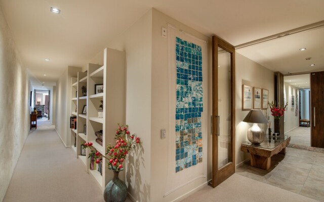 Ardmore Street Luxury Apartment