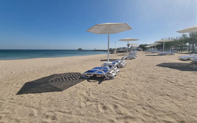 Holiday Beach Resort