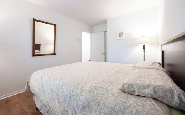 Rue Drolet 2-Bedroom Apartment