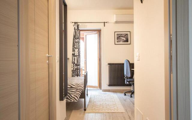 Suite Black And Wite