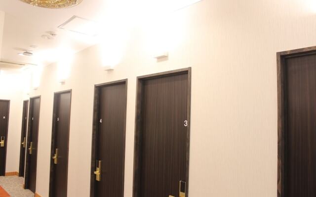 hostel & powder room crane - Caters to Women