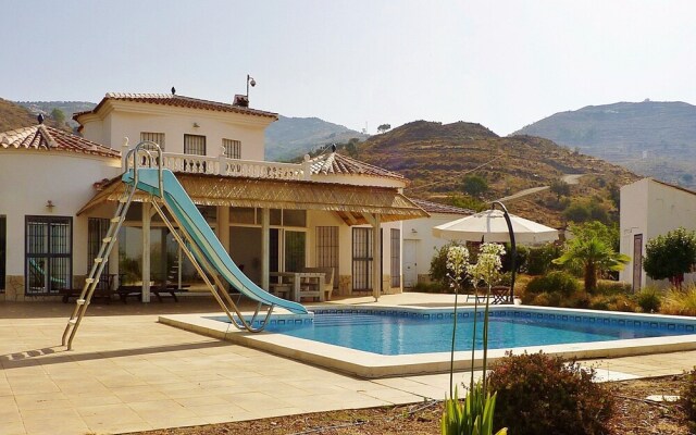 Delightful Villa in Algarrobo with Beach Nearby