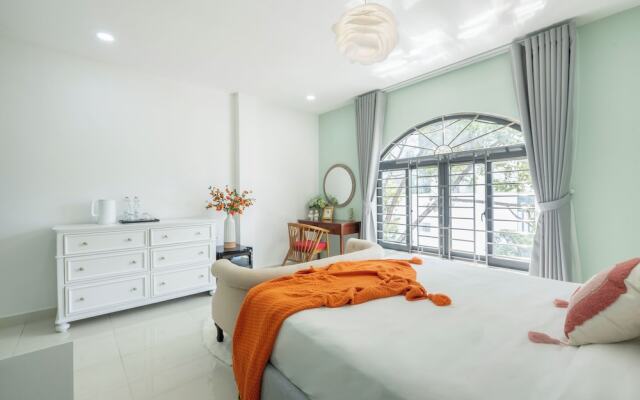 AMILA NGUYEN HUE HOTEL by SAZI