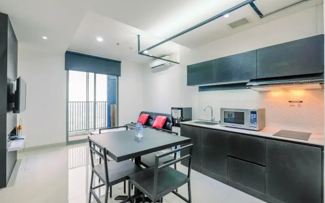 Luxury 2BR Apartment at Pejaten Park Residence with Bathtub