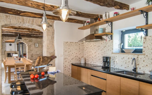 Stunning Villa in Kringa With Swimming Pool