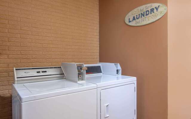 Travelodge by Wyndham Savannah Area/Richmond Hill