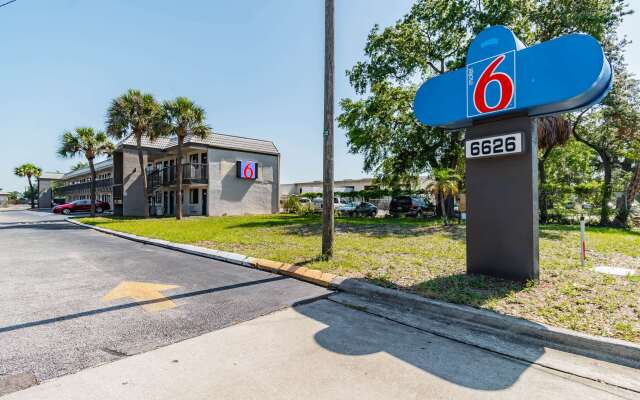 Motel 6 Tampa, FL