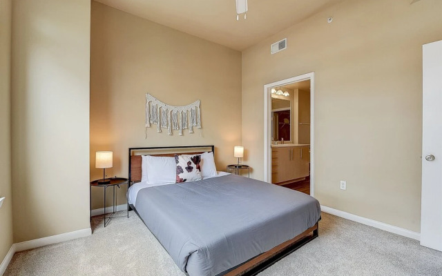 FRONTDESK Oakwood Residence Apts Uptown Dallas