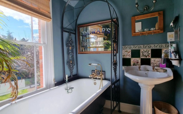 Alma House Bed and Breakfast