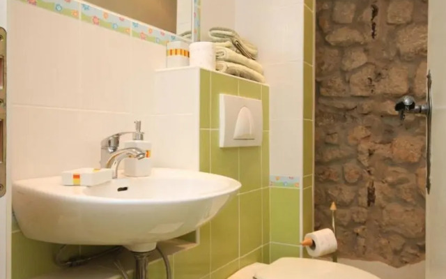 Apartment Gradac 6661a
