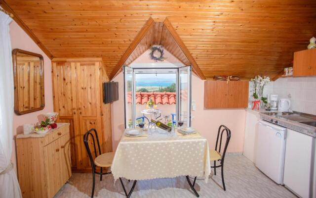 Dimitra Apartments & Studios