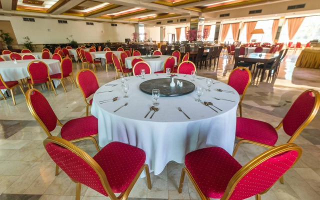 Twin Plaza Hotel