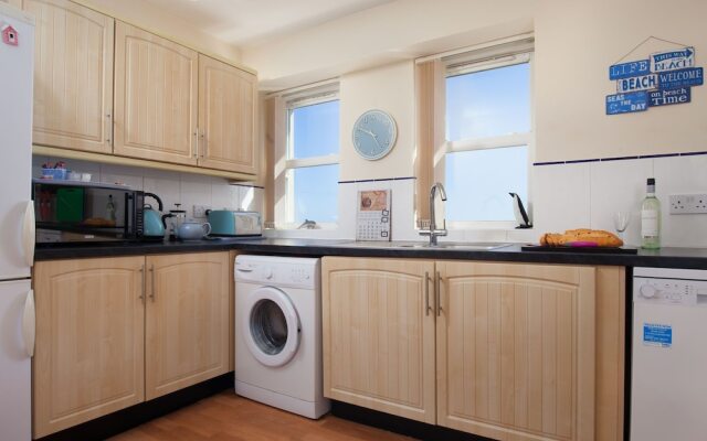 Beautiful Apartment in Torquay With Sea View