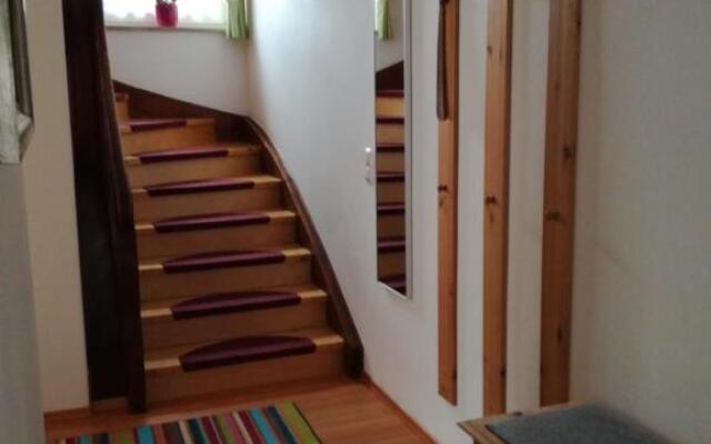 Lizzi Mountain Apartments