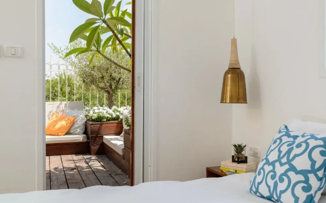 Terrace & View on Dallal square by FeelHome