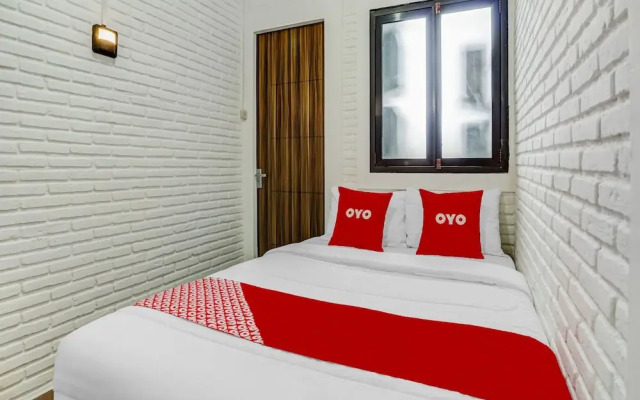 Super OYO 90828 Ara Guest House