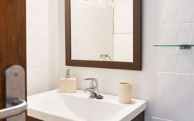 Quaint Apartment in Salou near Sea Beach